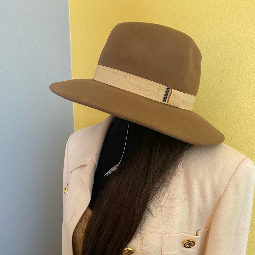 BCBG MAXAZRIA beautiful Hat